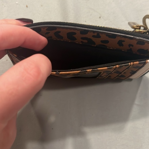 NWOT-Fossil leopard print card and ID holder - Picture 3 of 6